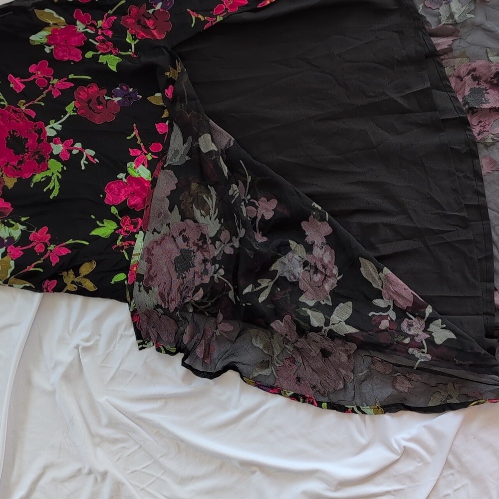 Astr the label Black and Red Floral Midi Dress - Picture 5 of 7